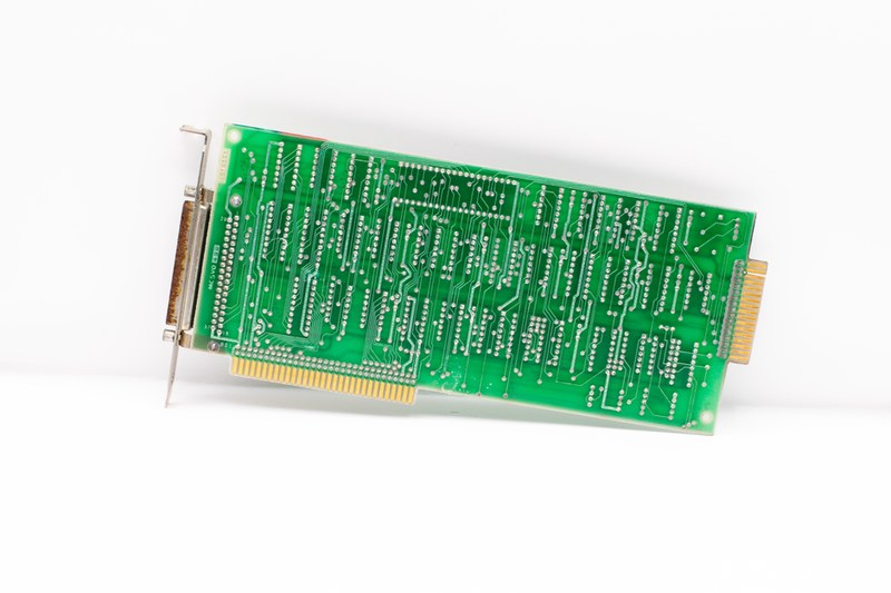 Inside the PCB of a Late-Run NES Cart